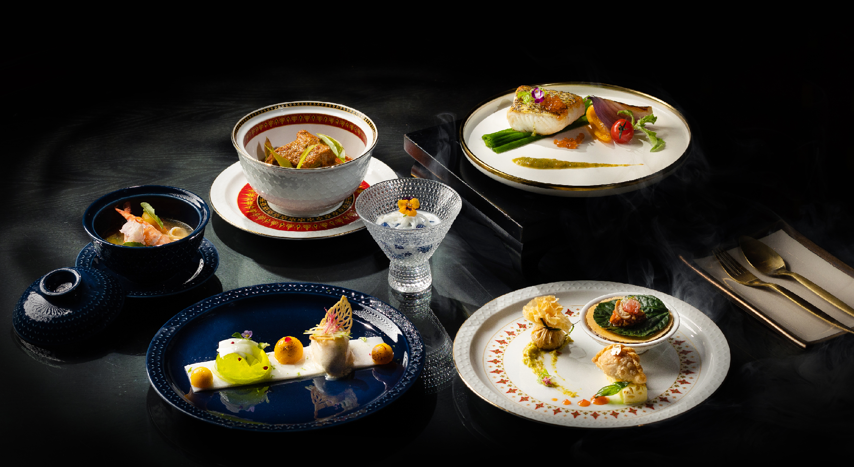 4コースのお食事と幻想的な夜景をお楽しみください